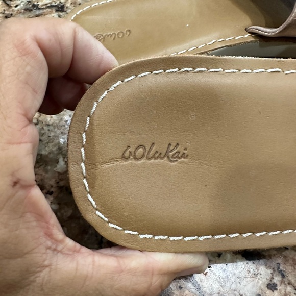 Olukai shoes size 8 - Picture 3 of 4